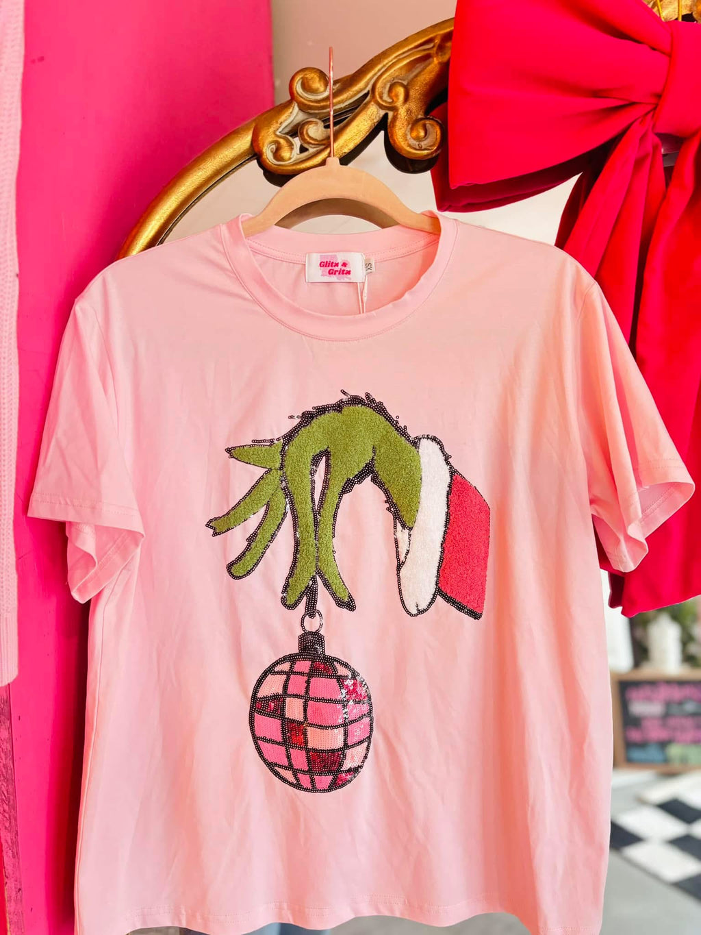 Grinch Ornament Tee🩷🎄🪩